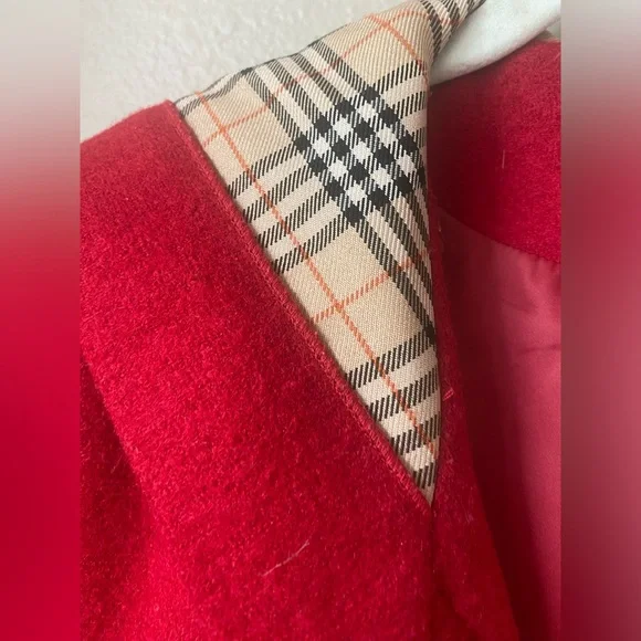❄️ Red coat -jacket with plaid accents. - Picture 3 of 12